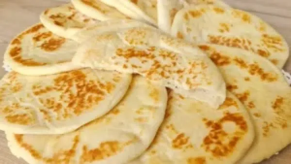 جربيها ومش هتندمي.. طريقة عمل عيش الزبادي السريع بقوام ناعم زي القطن ومذاق لا يقاوم