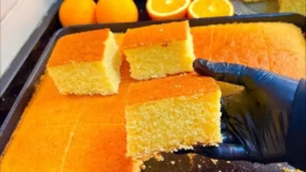 طريقة عمل كيكة البرتقال الهشة اللي هتخلي ولادك يسيبوا الحلويات الجاهزة… وهتعمليها بإيدك في 10 دقايق