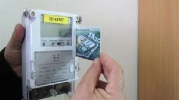 "خدمة العملاء وفرق الاستهلاك".. خصومات إجبارية تلتهم رصيد عداد الكهرباء مسبوق الدفع بعد الشحن مباشرة.