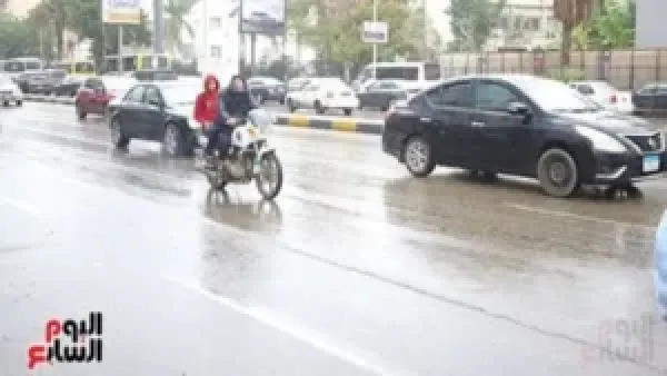 أمطار خفيفة تغطي مناطق متفرقة في الجيزة والقاهرة بفترات متقطعة