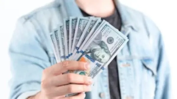 هاتف مستعمل واحد أنقذ شابًا من الإفلاس وصنع منه مليونيرًا