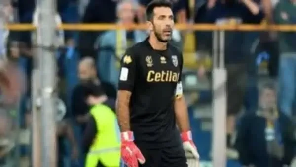 جيانلويجي بوفون يعزز رقمه القياسي كأكثر اللاعبين تتويجًا بكأس السوبر الإيطالي