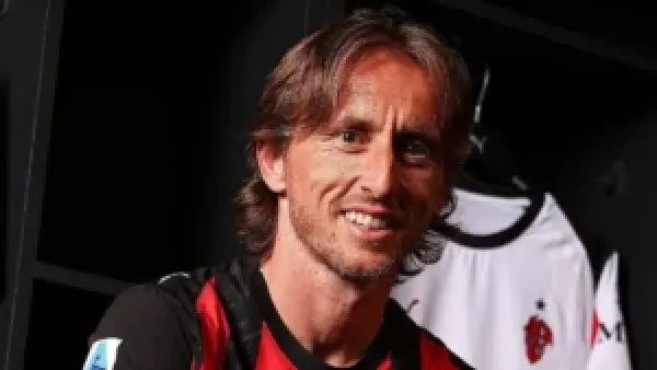 لوكا مودريتش يشرح أسباب انتقاله إلى ميلان ويؤكد حلم الاعتزال في ريال مدريد