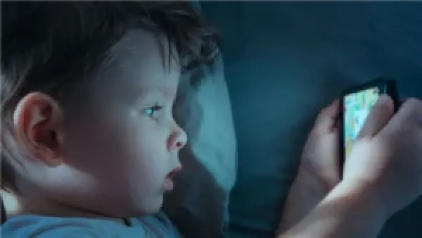 تشديد الرقابة على الأطفال يحتاجه أكثر من 800 ألف طفل بريطاني يتعرضون لمحتوى السوشيال ميديا للبالغين