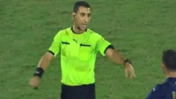 الحكم سيد منير يدير مواجهة كهرباء الإسماعيلية وبيراميدز المؤجلة في الدوري