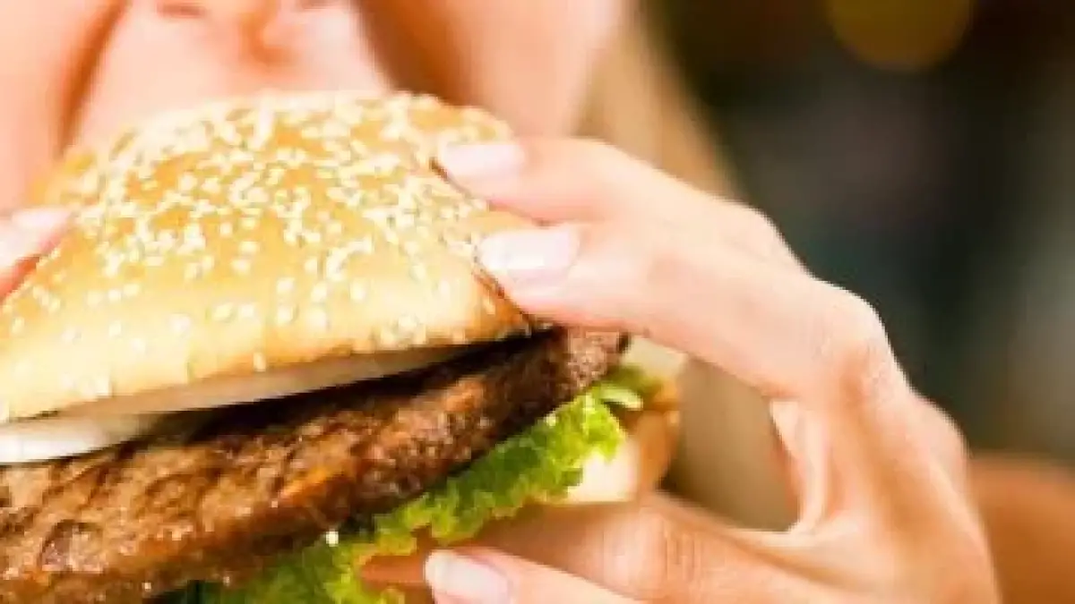 تحذير طبي لمرضى الرئة.. كيف تؤثر الأطعمة فائقة التصنيع على فرص الإصابة بالسرطان؟