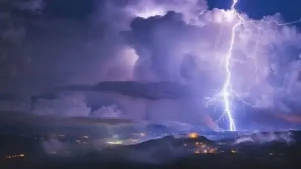 الجو هيقلب فجأة! أمطار رعدية واضطرابات جوية تضرب 3 ولايات وتحذير رسمي للساعات الجاية