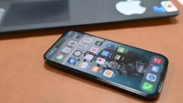 أزمة الشاشة المبتكرة.. تقرير يكشف سبب تأجيل إطلاق هاتف أبل القابل للطي