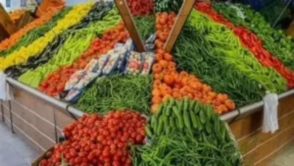 أسعار الخضار والفاكهة في كفر الشيخ تتصاعد وطماطم بـ10 جنيهات للكيلو