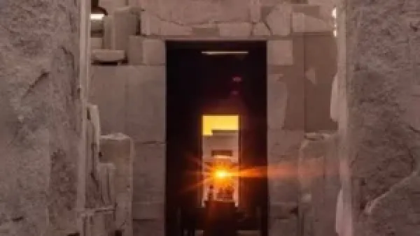 تعامد الشمس على معبد الكرنك بالأقصر في 21 ديسمبر يسلط الضوء على التوازن الفلكي ودقته السنوية