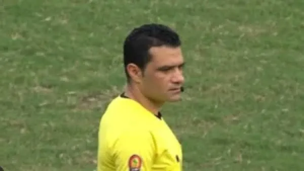 اعتزال محمود البنا التحكيم الدولي يختتم مسيرة حكم شهدت مباريات حاسمة