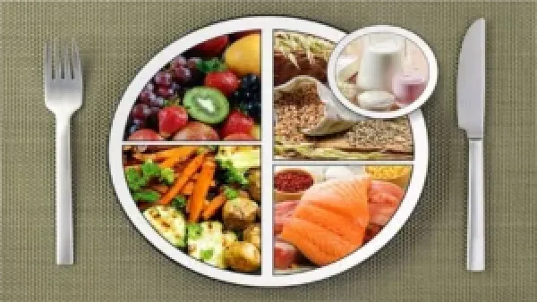 قاعدة 80/20 لإنقاص الوزن تعتمد توازن العقل والجسم لتجنب الحرمان والضغط النفسي