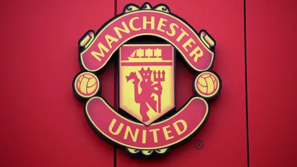 القنوات الناقلة لمباراة مانشستر يونايتد وبورنموث في الجولة 16 من الدوري الإنجليزي 2025/2026