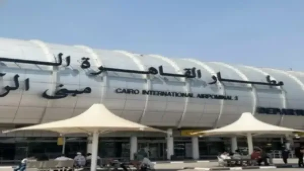 القرار المصري الجديد يلزم المسافرين اليمنيين بتذكرة عودة مؤكدة ويؤثر على رحلاتهم بشكل مباشر