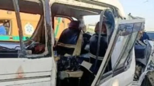 فاجعة في الدقهلية.. مصرع طفلة وإصابة 13 شخصًا إثر تصادم ميكروباص بسيارة نقل