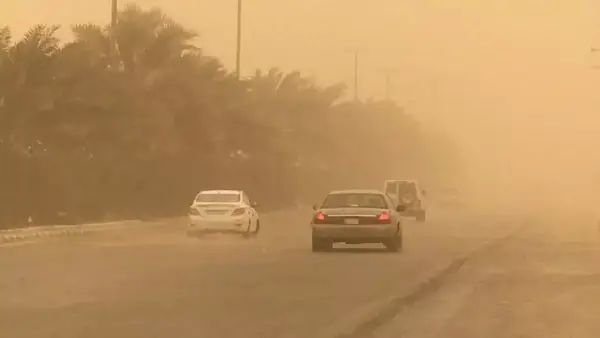 تحذير لـ 3 مناطق.. غبار كثيف يغلق الطرق الرئيسية في السعودية اليوم
