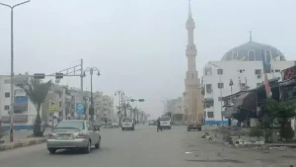 حالة الطقس اليوم وغدًا: أمطار خفيفة وانخفاض الرؤية بسبب الشبورة الكثيفة على الطرق