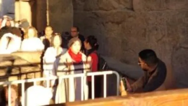 تعامد الشمس على مقصورة قدس الأقداس بمعابد الكرنك يجذب آلاف السياح سنويًا