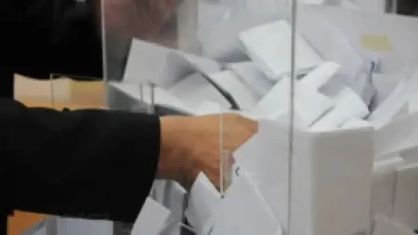 عقوبة انتحال الاسم أو التصويت دون حق في الانتخابات: السجن والغرامة المالية