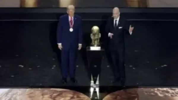 ترامب يحصل على أول جائزة فيفا للسلام وما تعنيه هذه الخطوة على الساحة الدولية