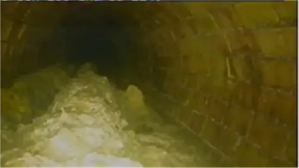 تحذير في لندن.. كتلة ضخمة تهدد بإغراق شوارع العاصمة البريطانية خلال ساعات بمياه الصرف