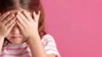 تحذير طبي عاجل.. أطباء يكشفون مخاطر اتباع نصائح السوشيال ميديا لعلاج الأطفال