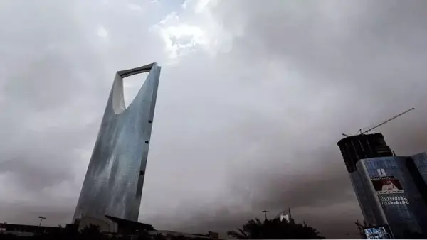 تحرك عاجل.. عاصفة ترابية تضرب السعودية وتتسبب في انعدام الرؤية بـ 9 مدن