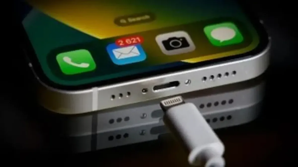 شحن الهاتف طوال الليل: 4 خرافات يفضحها خبراء البطاريات في 2024