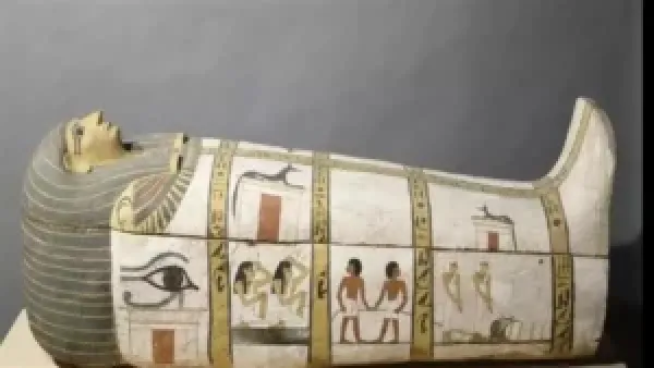 قسم الآثار المصرية في متحف اللوفر يتعرض لخسائر كبيرة بتلف 400 كتاب بسبب تسرب المياه