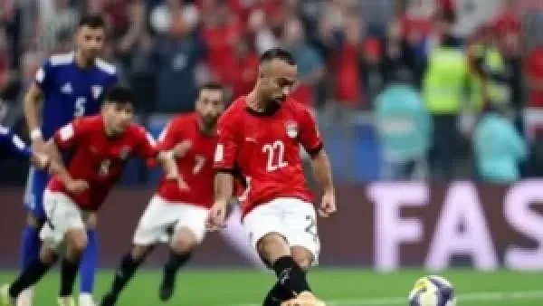 ضربة جزاء وطرد حارس الكويت تغيران مجريات مباراة منتخب مصر