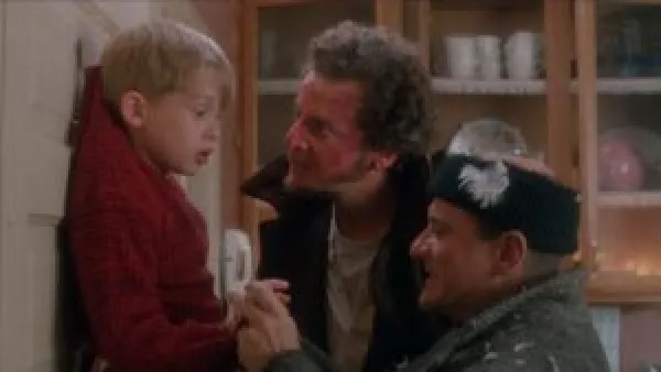 حقائق طبية عن إصابات "Home Alone": كيف أثرت مشاهد العنف على شخصيات هاري ومارف؟