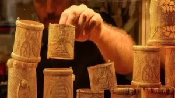 تراجع سعر الذهب عيار 21 يلامس أدنى مستوى منذ أشهر في 10 ديسمبر 2025
