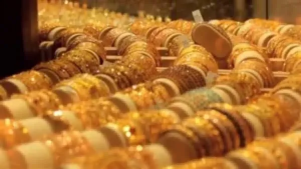 أسعار الذهب تعزز مكاسبها في الجلسة المسائية مدفوعة بارتفاع الطلب العالمي