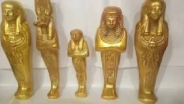 تفسير الحلم بالتماثيل الفرعونية.. إشارة إلى قوة كامنة وطموح على وشك التحقق.