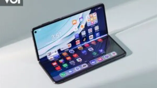 آيفون القابل للطي يطمس الفارق مع آيباد ميني بشاشة 7.95 بوصة وتصميم محافظ