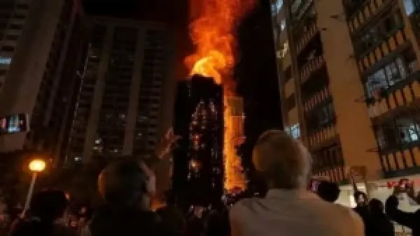 حرائق هونج كونج: اعتقال مشتبه بهم يكشف أسباب الكارثة والمفقودون من كبار السن والضحايا