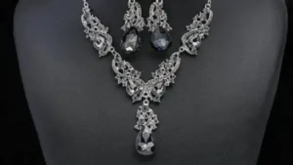 سعر الفضة اليوم الأحد 30 نوفمبر 2025 يشهد استقرارًا وسط ارتفاع طلب السبائك الاستثمارية