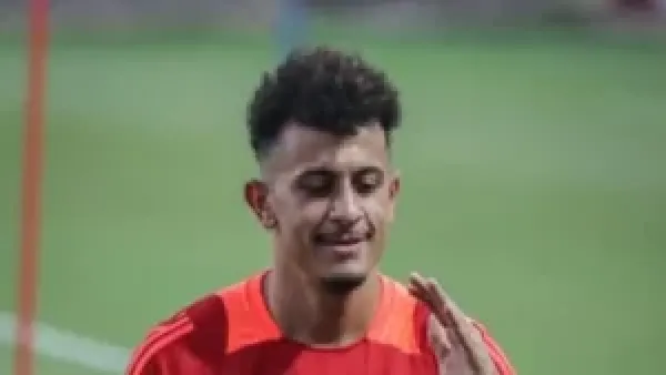 الأهلي يحتفظ بعمر الساعي وسط متابعة توروب المكثفة حتى نهاية الموسم