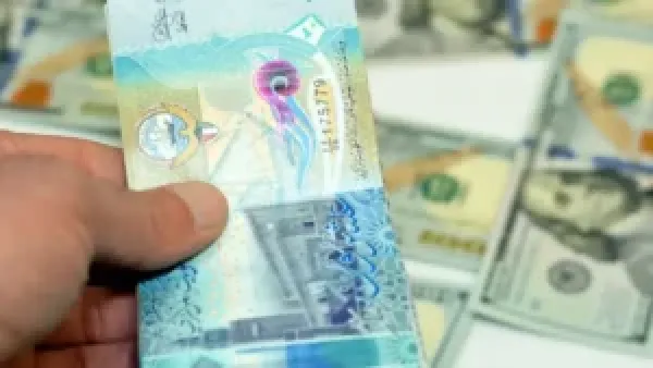 صدمة في البنوك المصرية.. سعر الدينار الكويتي مقابل الجنيه المصري تقفز بشكل غير مسبوق وهذا أعلى ما وصل إليه اليوم