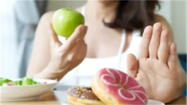 نظام غذائي مرتكز على السكريات يرفع خطر الأمراض: تحذيرات طبية من تداعيات صحية خطيرة