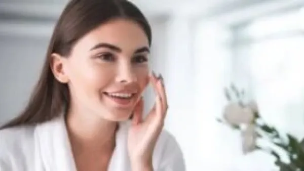 جفاف البشرة في الشتاء ليس حتميًا.. 3 أخطاء شائعة تمنع ترطيبها بفاعلية.