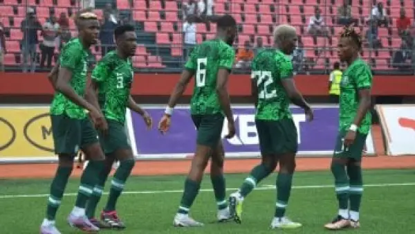 أوسيمين يتألق.. نيجيريا تتقدم على تونس بهدف مبكر في قمة أفريقية مثيرة