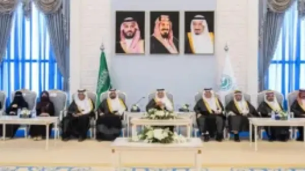 محافظ الأحساء يكرم المدارس المتميزة في برنامج تميز والتقويم المدرسي