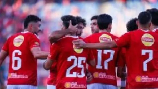 3 مراكز حائرة في تشكيل الأهلي قبل مواجهة المصري بالدوري