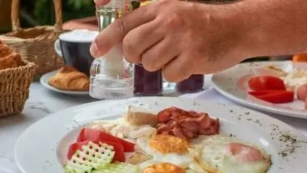 5 عادات صباحية تظنها بريئة تدمر كليتيك بصمت