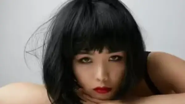 5 قصات شعر قصير تتحدى الزمن.. خيارات كلاسيكية آمنة لإطلالة جريئة.