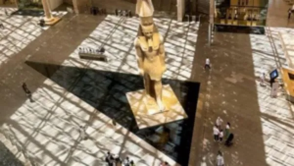 افتتاح المتحف المصري الكبير 2025: حضور ملكي ورئاسي يحوّل الحدث إلى قمة عالمية.