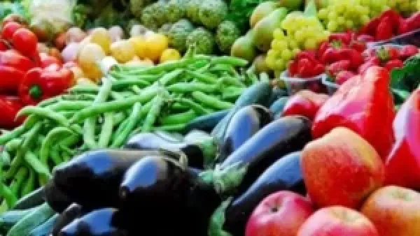 استقرار أسعار الخضار والفاكهة يخفف الضغط على أسواق المنوفية اليوم الخميس