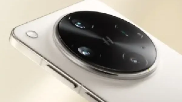 قد تعود أوبو إلى نظام كاميراتي بيرسكوب كما هو الحال في Find X8 Ultra الظاهر في الصورة