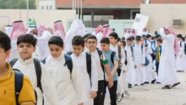 تأخير انطلاق اليوم الدراسي.. الدوام الشتوي بمدارس الرياض يبدأ السابعة والربع صباحًا